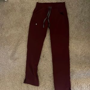 XS Tall burgundy cargo scrub pants